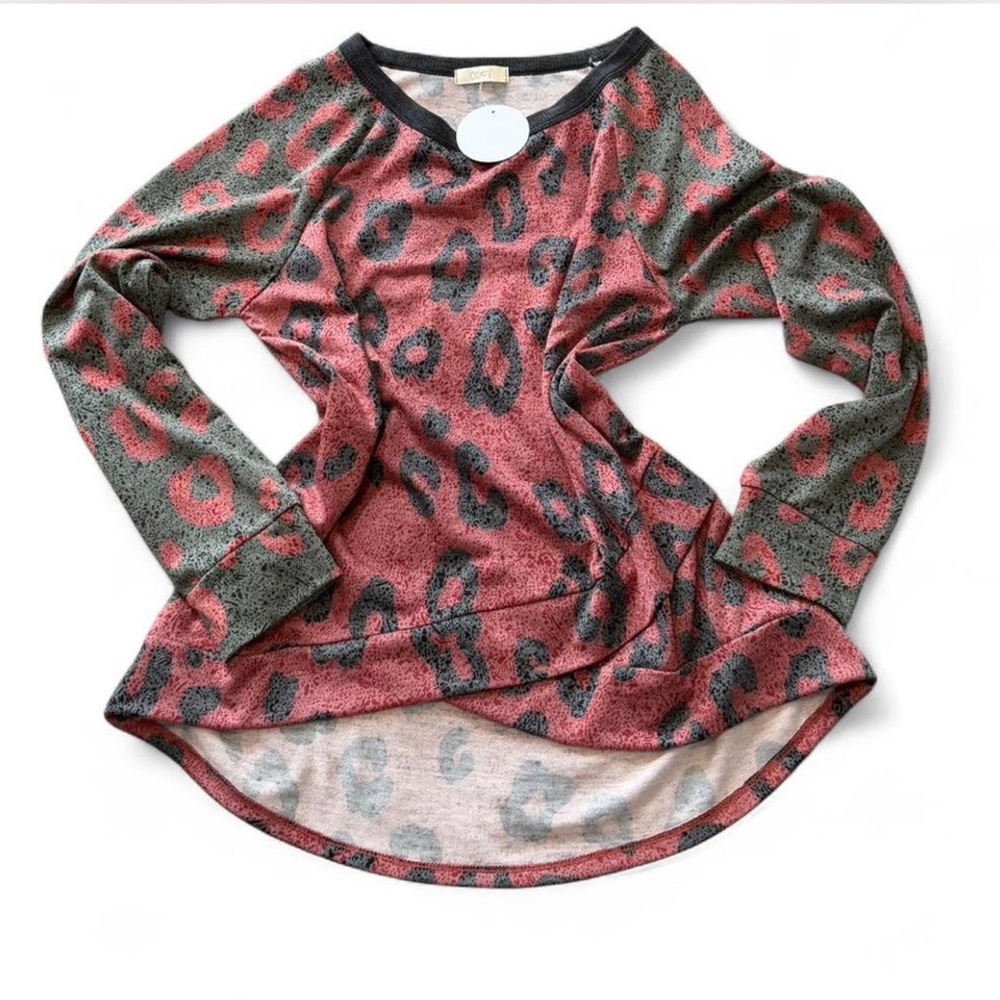 ‎Cheetah Print Raglan Top